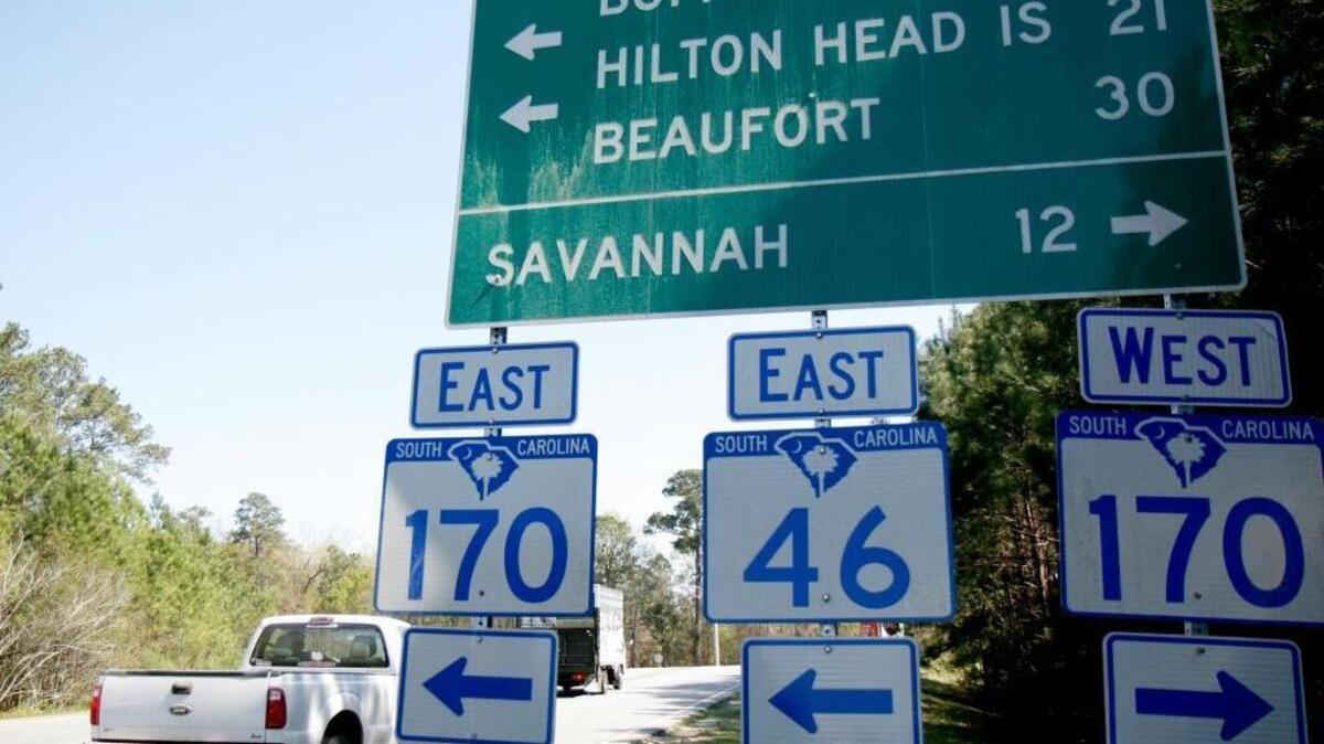 A directional sign on eastbound SC 46 leaving Hardeeville, also known as Plantation Drive, in Jasper County is photographed on Tuesday, March 22, 2016. A reader notified the newspaper of the misspelling of Bluffton, which is missing the letter ‘L.’
