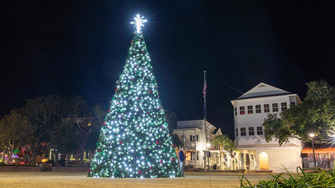 Find Christmas Magic and Holiday Shopping in Downtown Beaufort