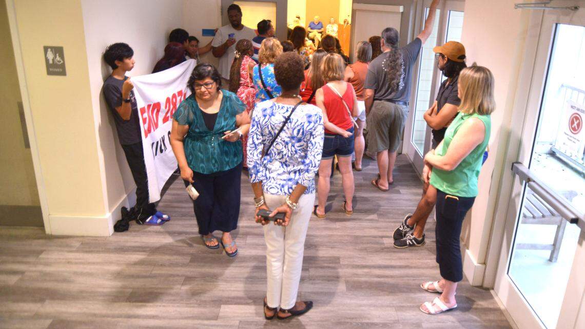 At Tuesday’s discussion with Sheriff P.J. Tanner and members of the public at the Bluffton Library, nearly two dozen people watched from the hallway as the room was standing room only. The meeting was an open forum on the Sheriff’s decision to apply for the controversial 287(g) immigration program.