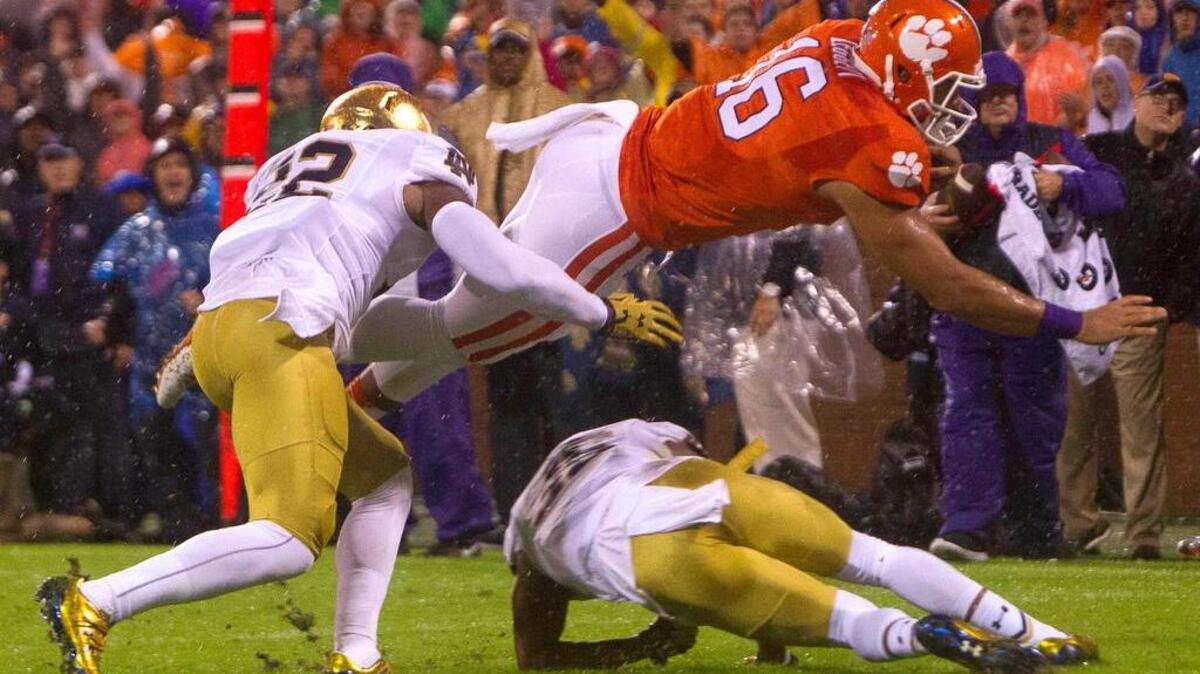 Clemson Tigers tight end Jordan Leggett (16)