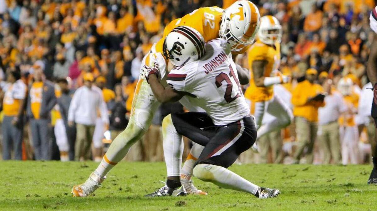 Tennessee Volunteers tight end Ethan Wolf (82) is tackled by Isaiah Johnson in 2015.