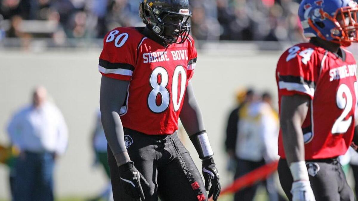 Former Goose Creek defensive lineman Javon Kinlaw remains a top target for the Gamecocks.