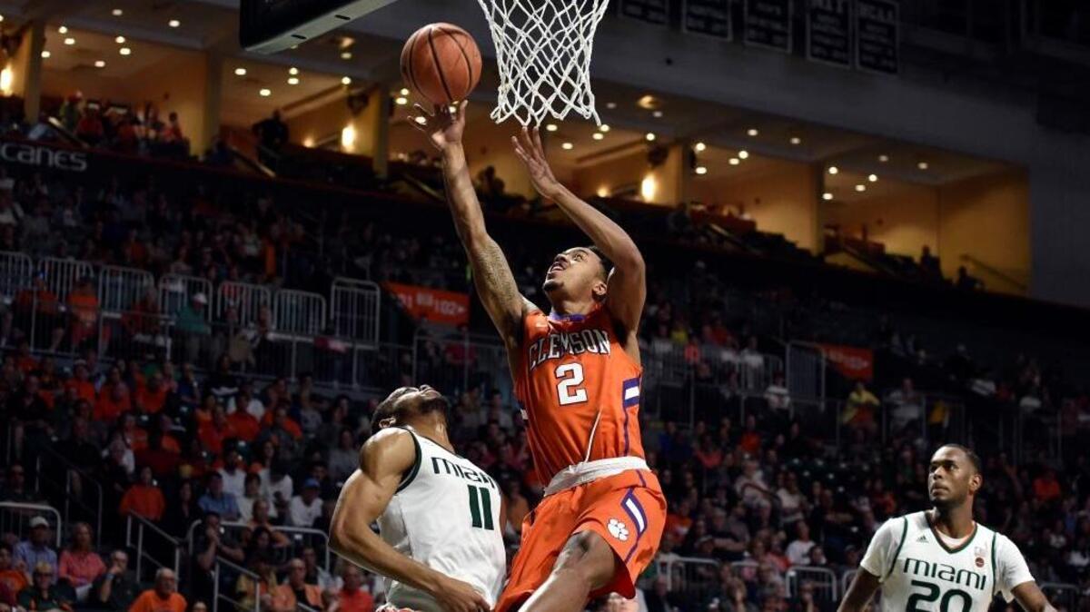 Clemson’s Marcquise Reed drives to the basket against Miami during the first half on Saturday.