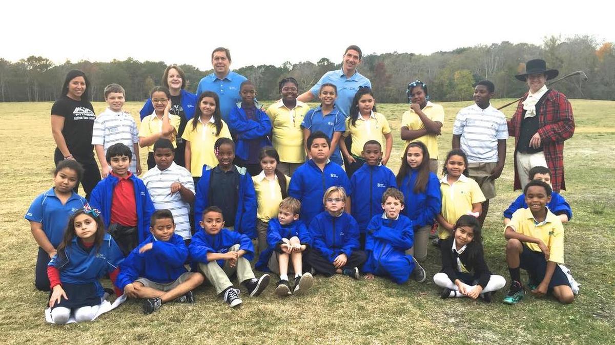 Sir Willie has his photo taken with members of the Hilton Head Island Boys & Girls Club, one of the beneficiaries of The Heritage Classic Foundation.