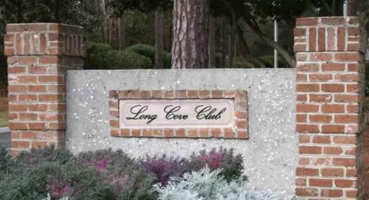 Long Cove Club entrance