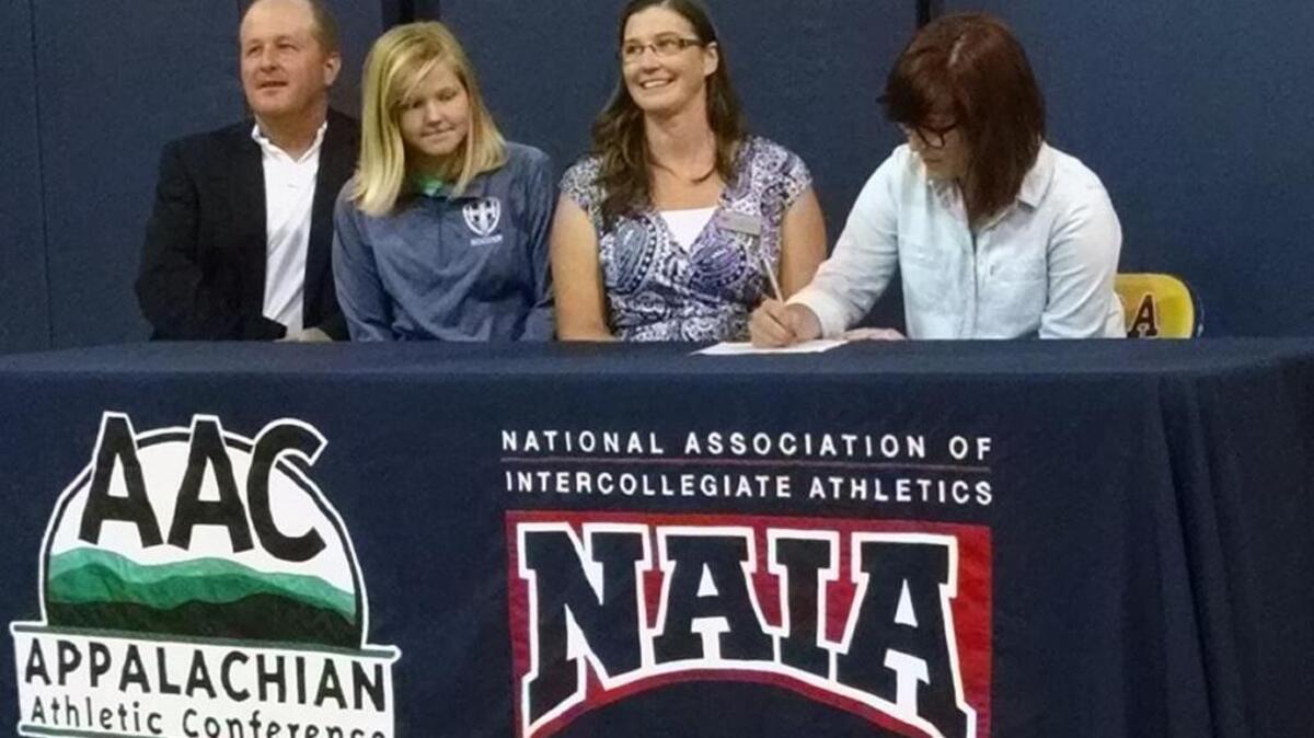 After thinking she might not get a chance to play college golf, Hilton Head Christian’s Jamie Hubbard was thrilled to sign a late offer from Montreat College, an NAIA school in North Carolina.