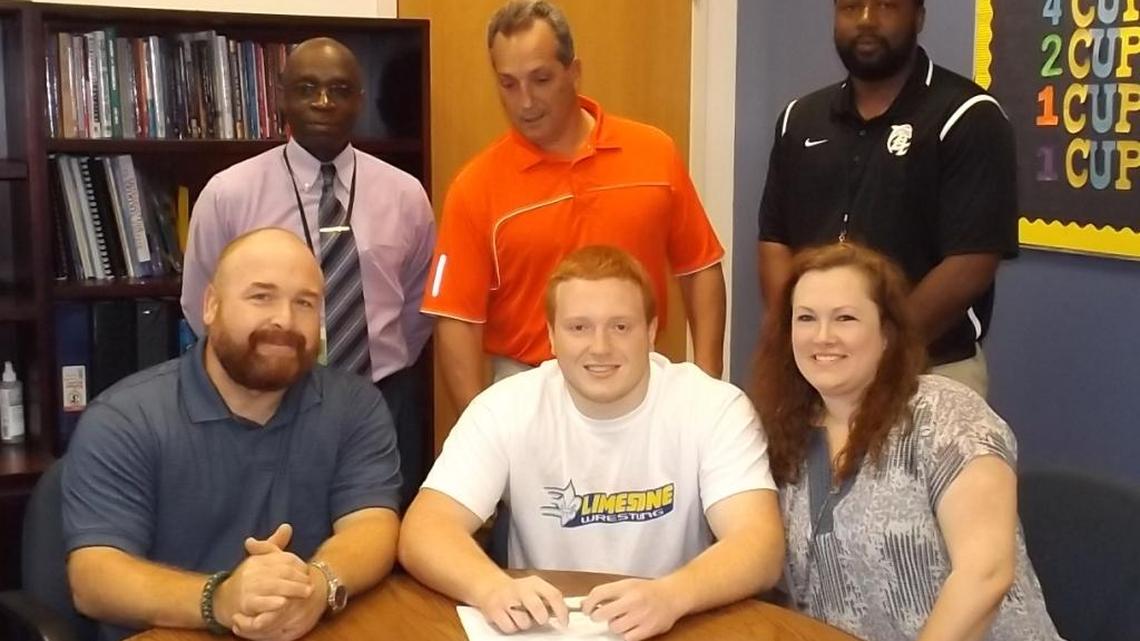 Wrestlers sign for college