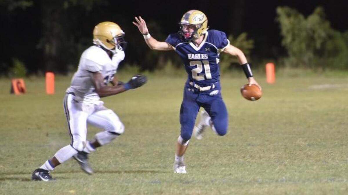 Hilton Head Christian’s John Peduzzi runs the ball during against John Paul II on Friday, Oct. 19, 2018.