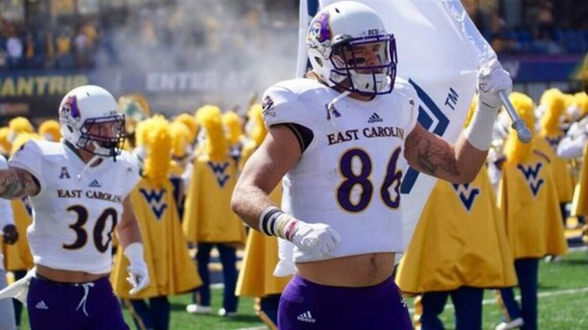Former Beaufort standout Stephen Baggett signed with the Cleveland Browns on Saturday.