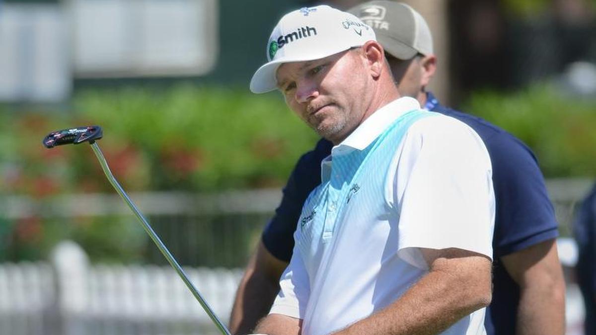 Tommy “Two Gloves” Gainey watches a putt on the practice green during the Tuesday practice round for the RBC Heritage.