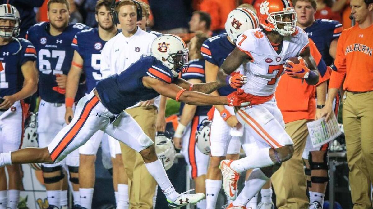 Clemson Tigers wide receiver Mike Williams (7) picks up a crucial first down during of the second half of their game at Jordan-Hare Stadium in Auburn, Ala.